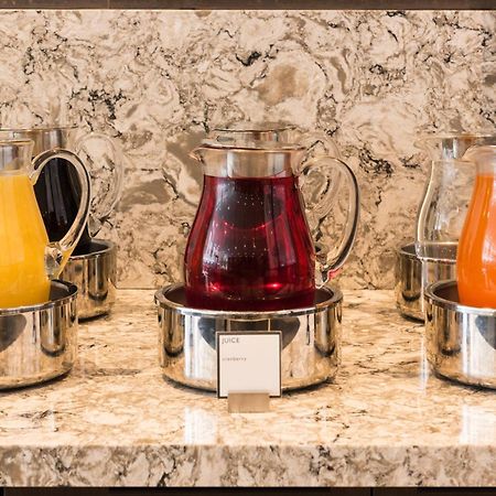 Ac Hotel By Marriott Boston Cleveland Circle Екстер'єр фото