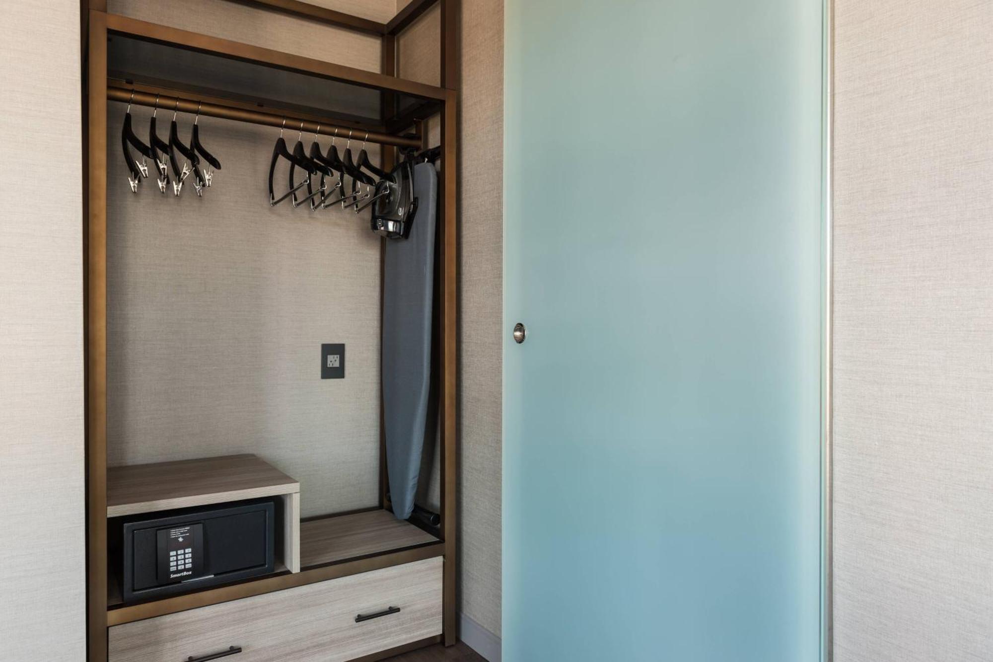 Ac Hotel By Marriott Boston Cleveland Circle Екстер'єр фото