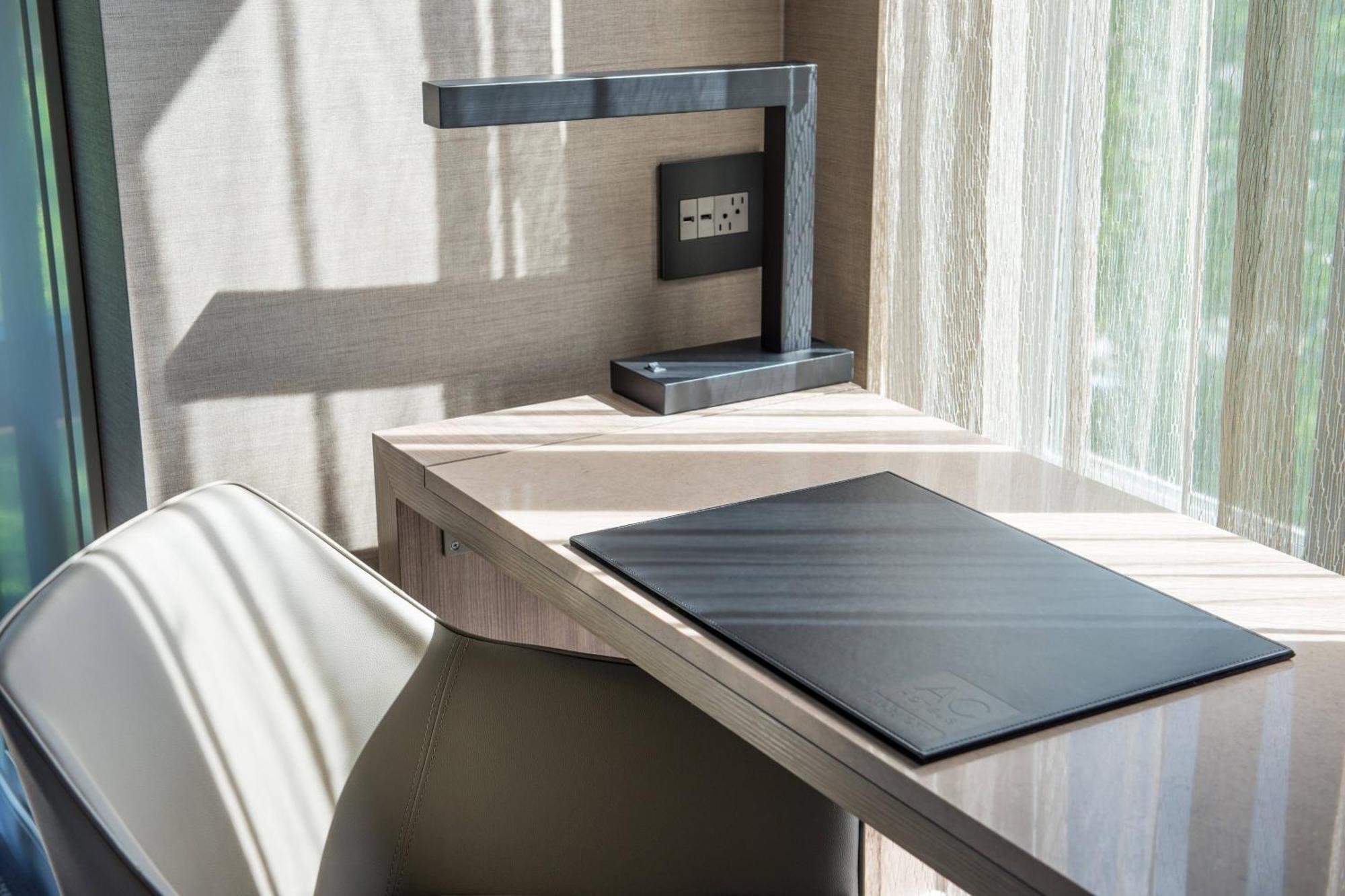 Ac Hotel By Marriott Boston Cleveland Circle Екстер'єр фото