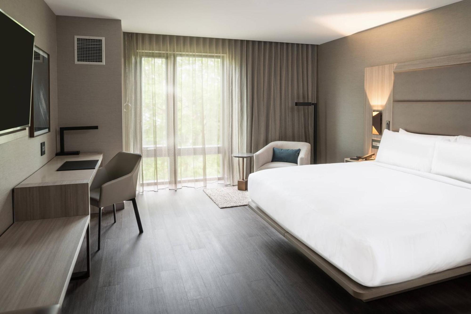 Ac Hotel By Marriott Boston Cleveland Circle Екстер'єр фото