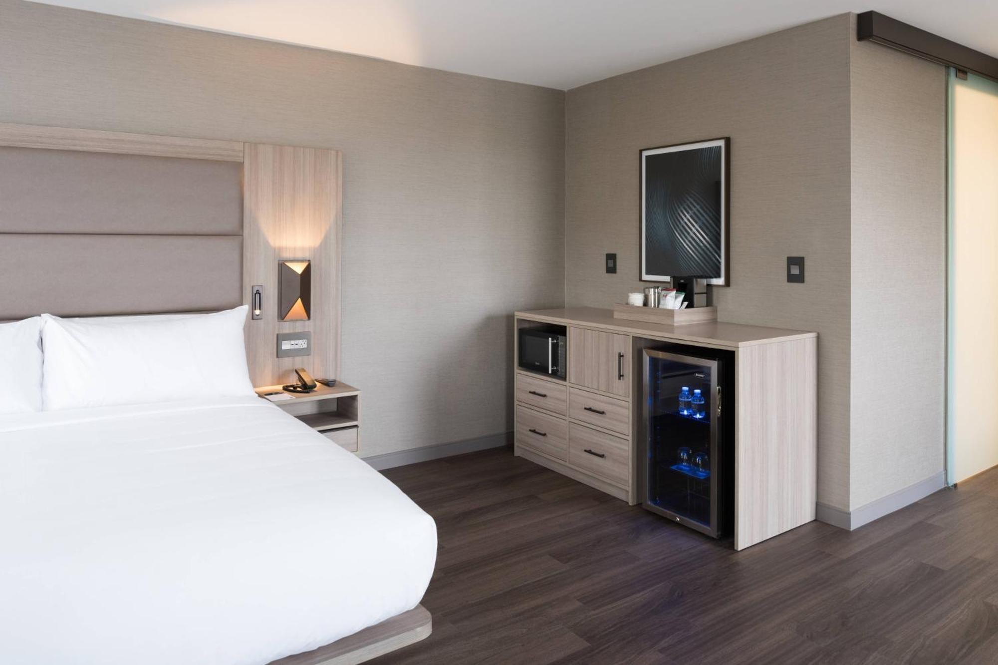 Ac Hotel By Marriott Boston Cleveland Circle Екстер'єр фото