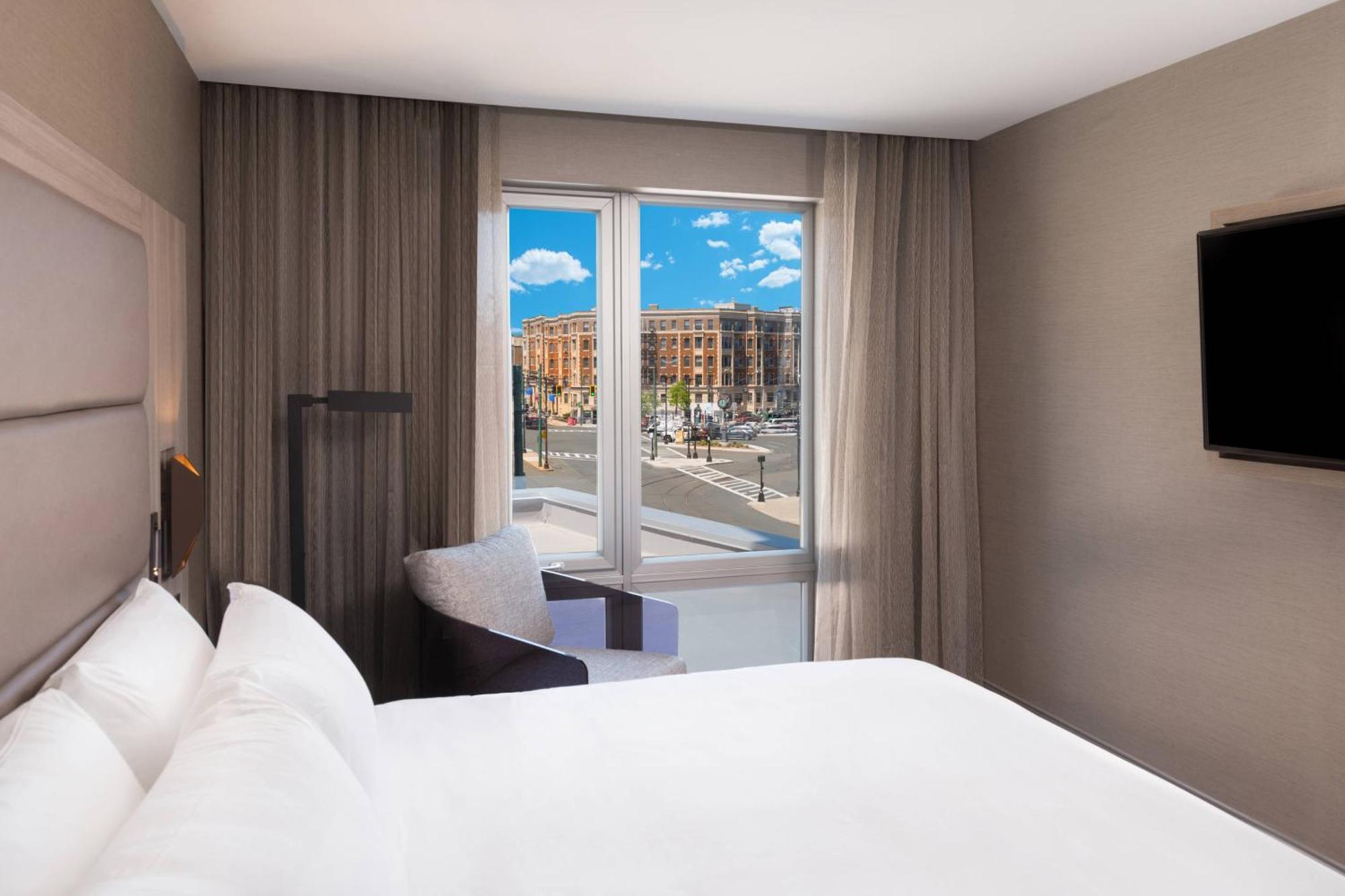 Ac Hotel By Marriott Boston Cleveland Circle Екстер'єр фото