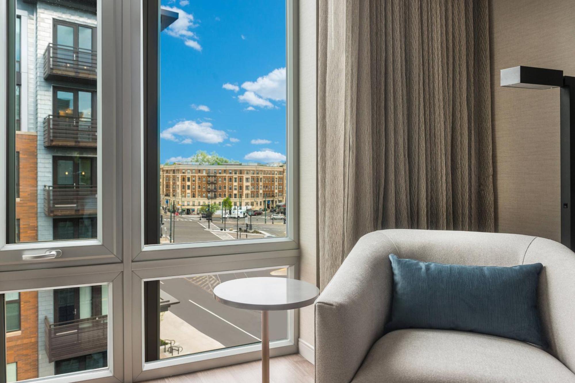 Ac Hotel By Marriott Boston Cleveland Circle Екстер'єр фото
