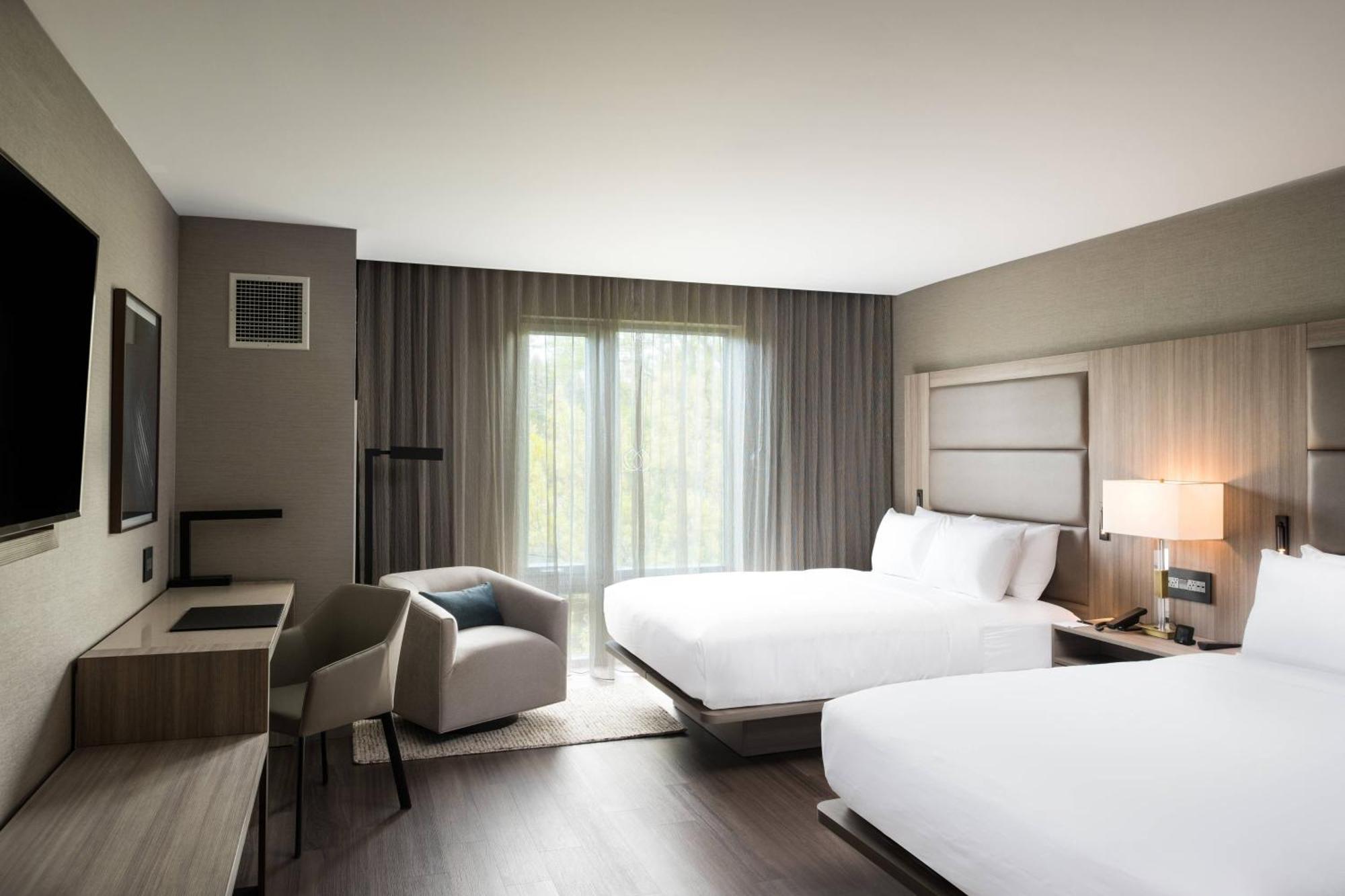Ac Hotel By Marriott Boston Cleveland Circle Екстер'єр фото