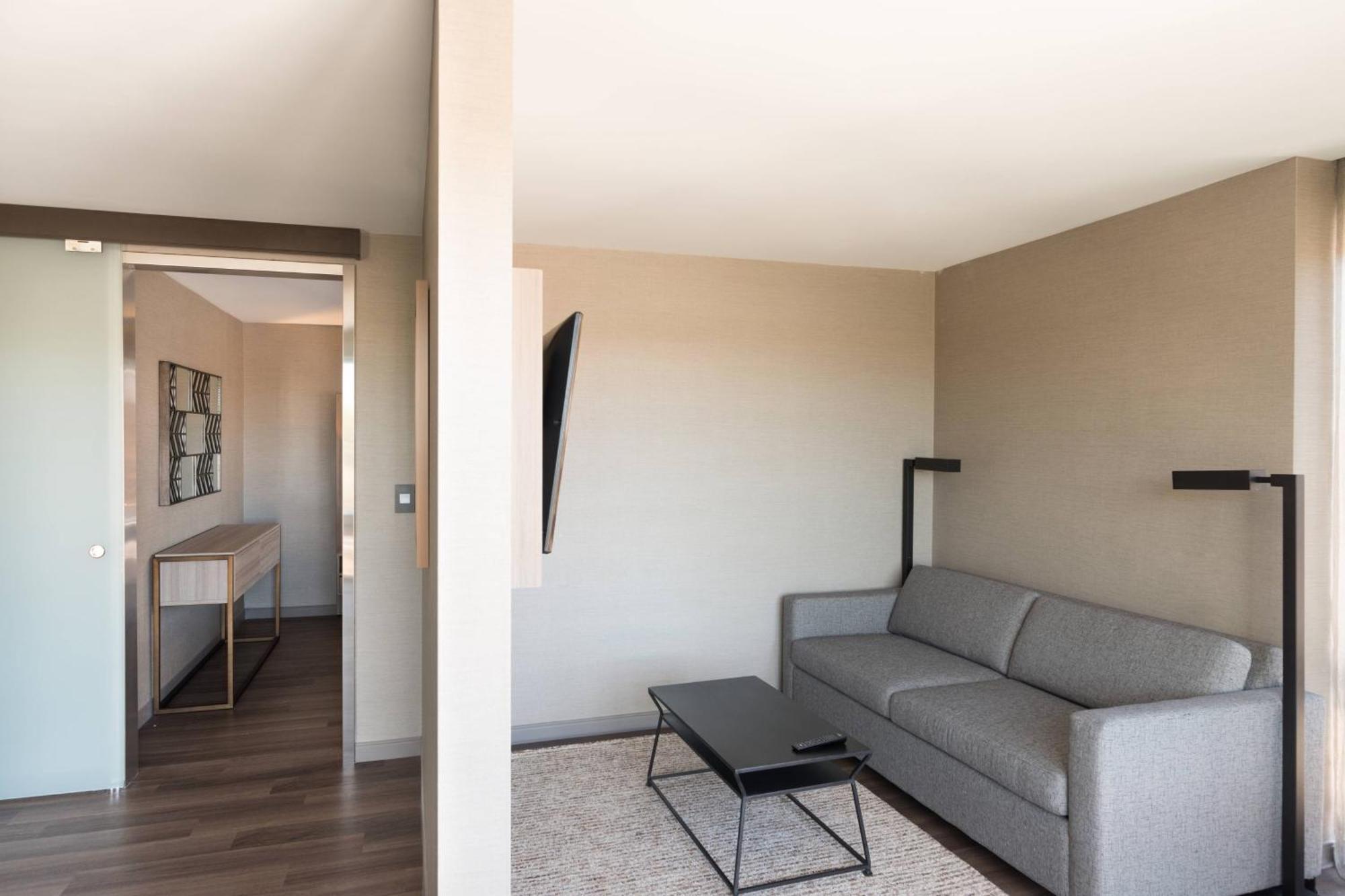 Ac Hotel By Marriott Boston Cleveland Circle Екстер'єр фото