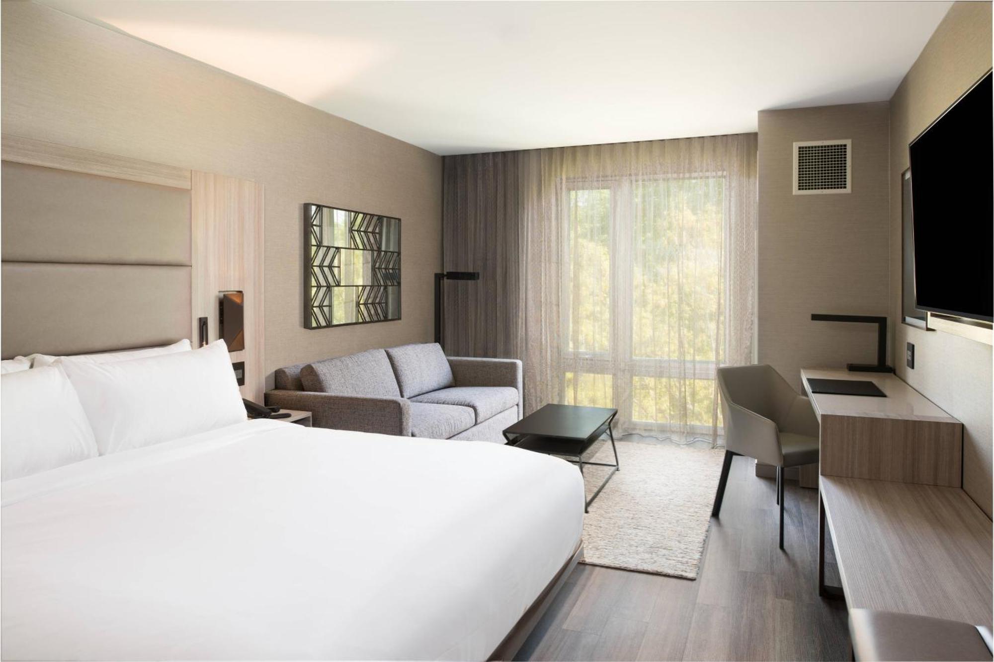 Ac Hotel By Marriott Boston Cleveland Circle Екстер'єр фото