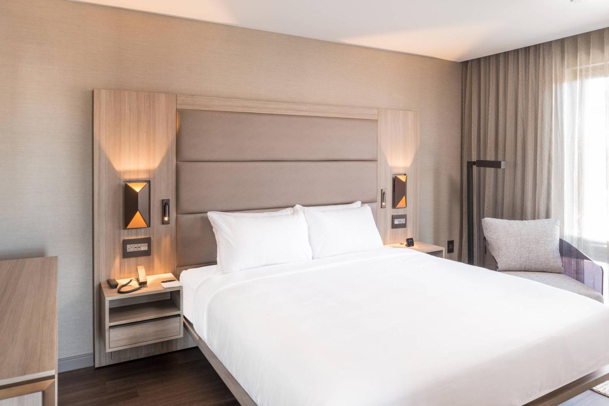 Ac Hotel By Marriott Boston Cleveland Circle Екстер'єр фото