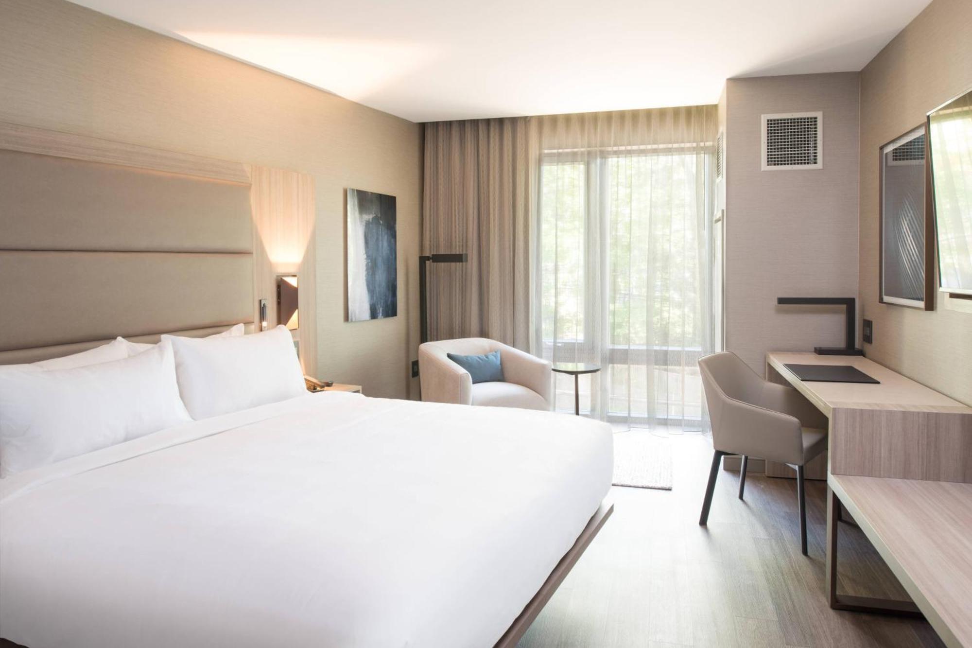 Ac Hotel By Marriott Boston Cleveland Circle Екстер'єр фото